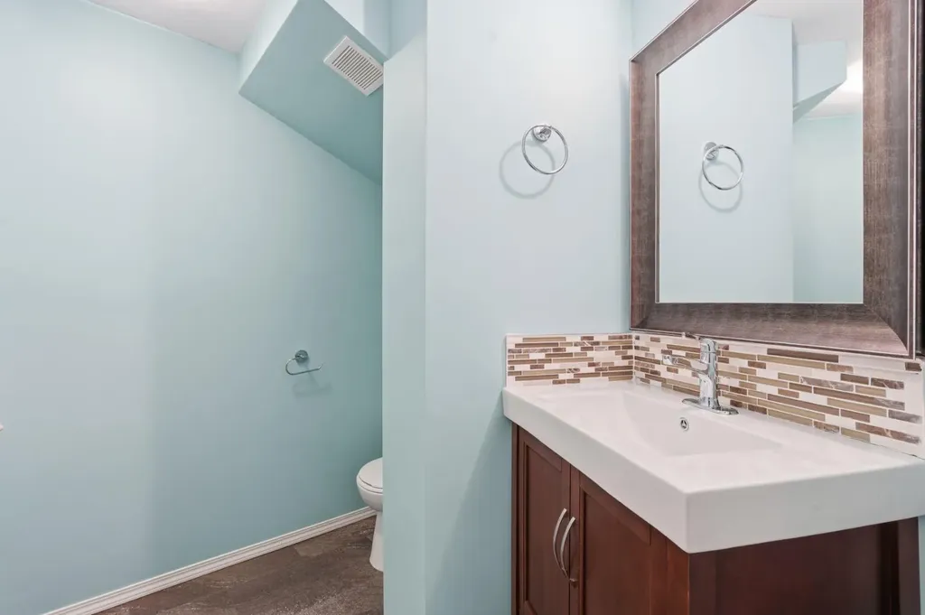 1703 110 Avenue SW Calgary AB T2W 0E4