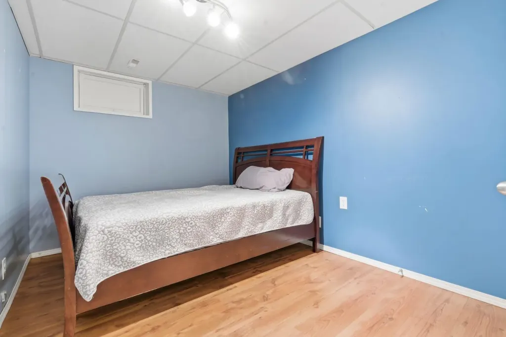 1703 110 Avenue SW Calgary AB T2W 0E4