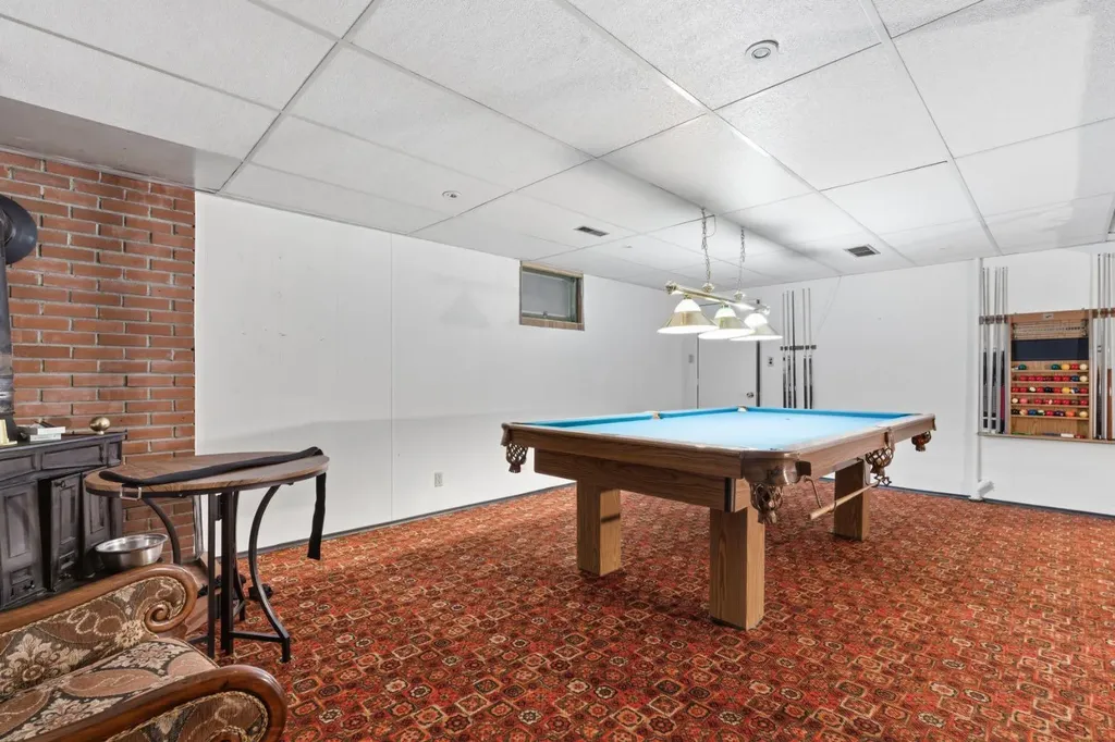 1703 110 Avenue SW Calgary AB T2W 0E4