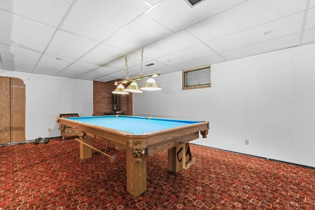 1703 110 Avenue SW Calgary AB T2W 0E4