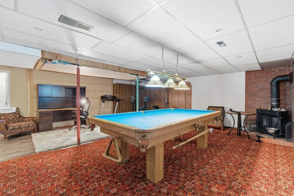 1703 110 Avenue SW Calgary AB T2W 0E4