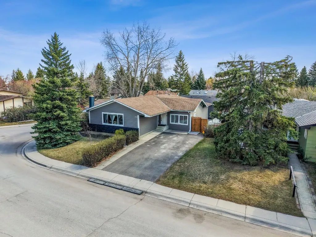1703 110 Avenue SW Calgary AB T2W 0E4