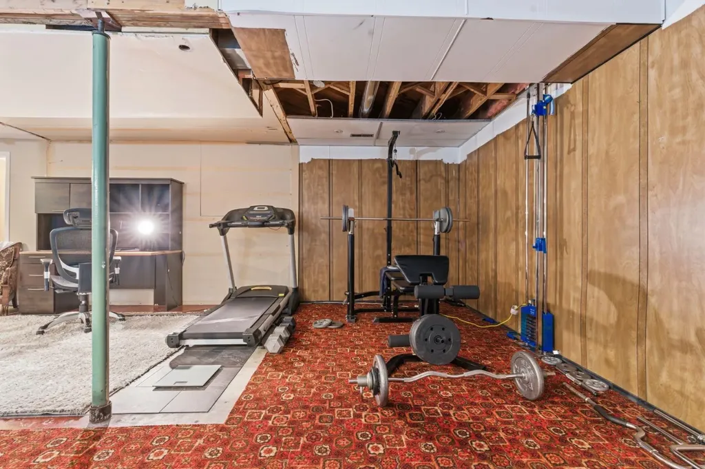 1703 110 Avenue SW Calgary AB T2W 0E4