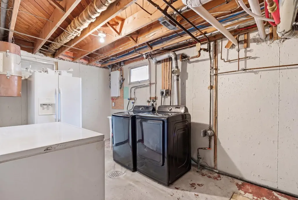 1703 110 Avenue SW Calgary AB T2W 0E4
