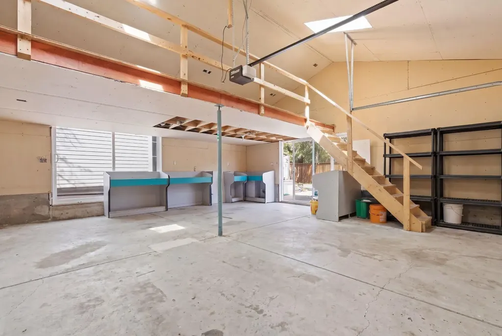 1703 110 Avenue SW Calgary AB T2W 0E4