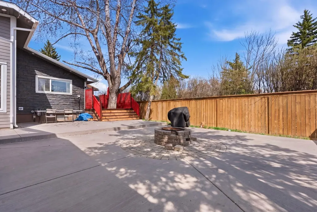 1703 110 Avenue SW Calgary AB T2W 0E4