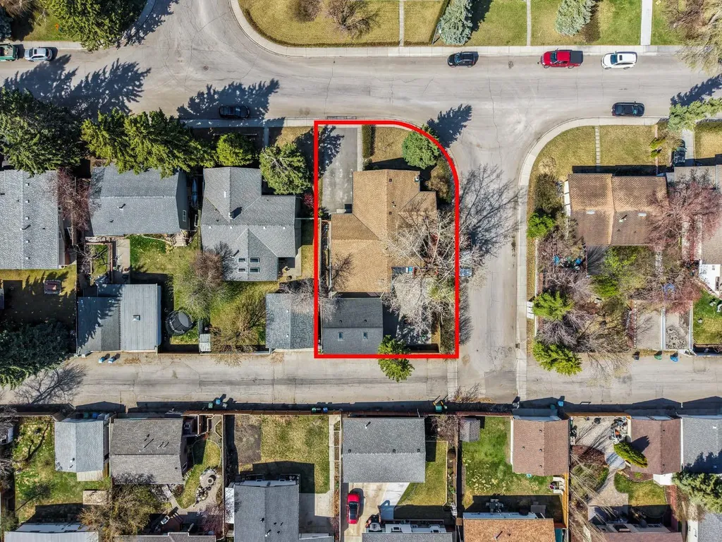 1703 110 Avenue SW Calgary AB T2W 0E4