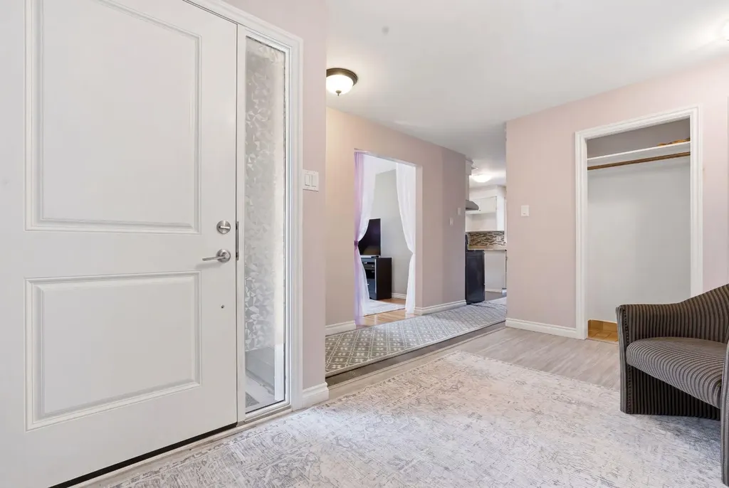 1703 110 Avenue SW Calgary AB T2W 0E4