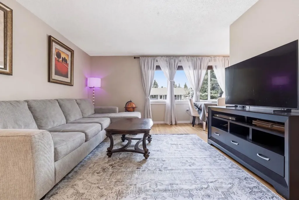 1703 110 Avenue SW Calgary AB T2W 0E4
