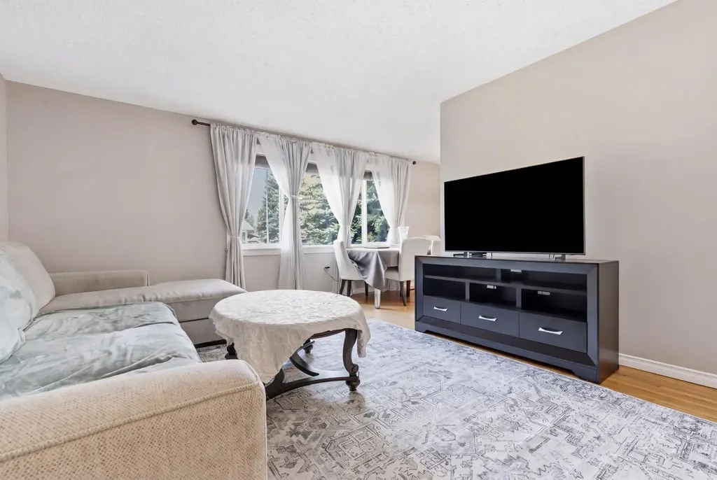 1703 110 Avenue SW Calgary AB T2W 0E4