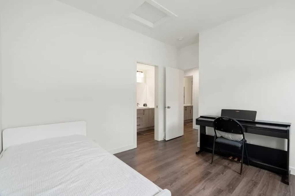 122 Spring Creek Common SW Calgary AB T3H 6E2