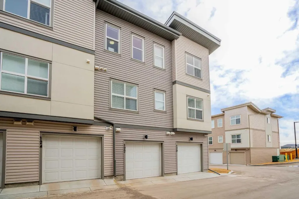 122 Spring Creek Common SW Calgary AB T3H 6E2