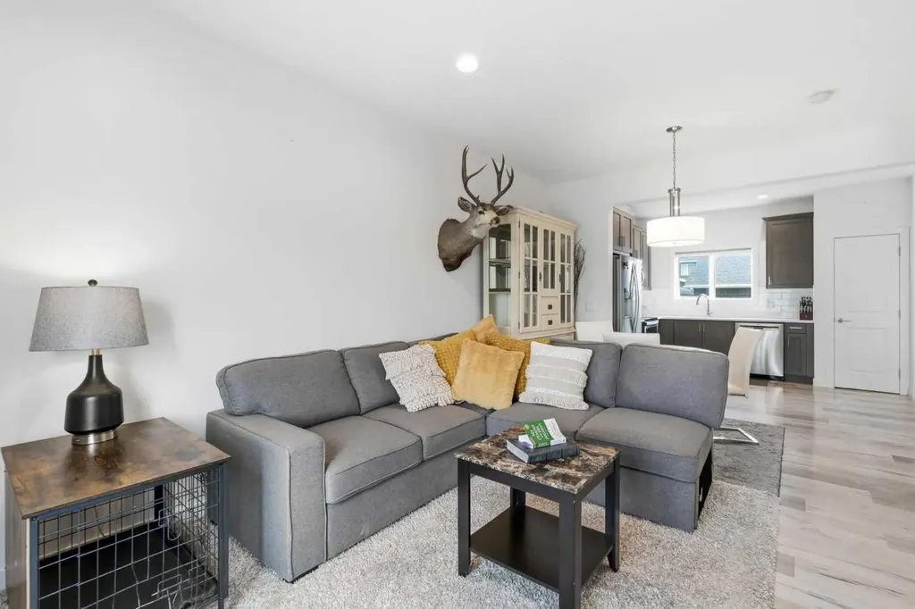 328 Bayview Street SW Airdrie AB T4B5G3