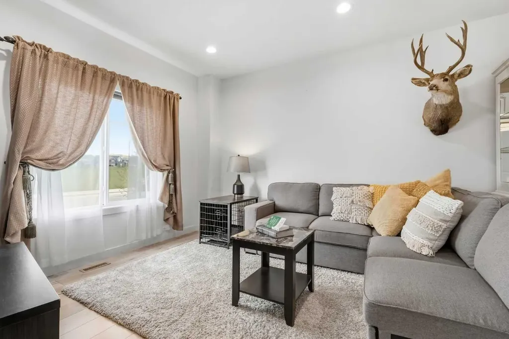 328 Bayview Street SW Airdrie AB T4B5G3