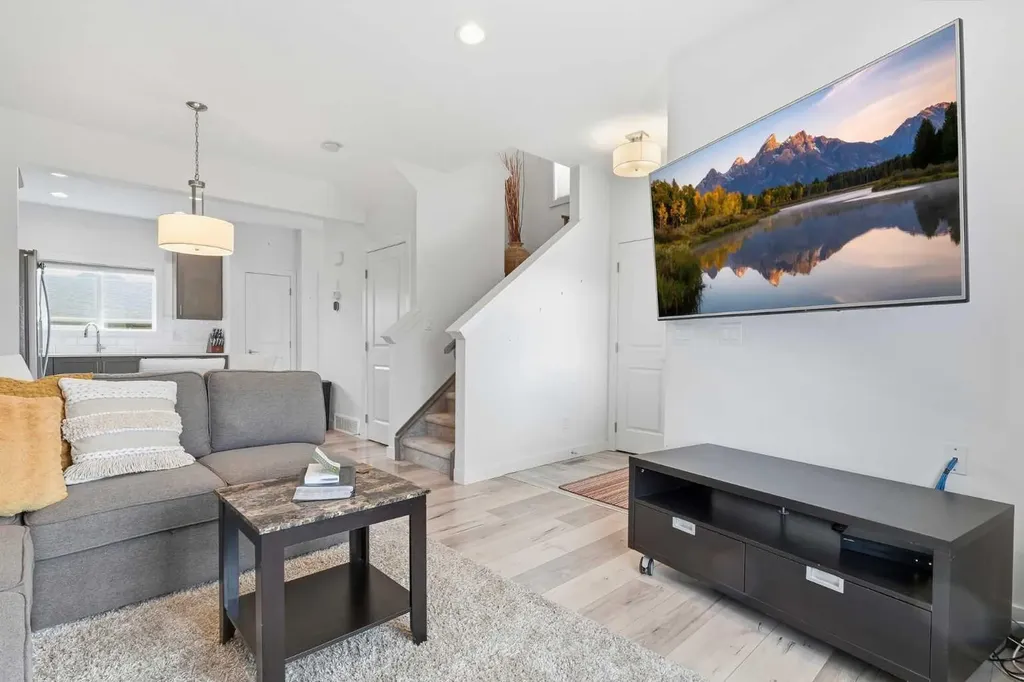 328 Bayview Street SW Airdrie AB T4B5G3