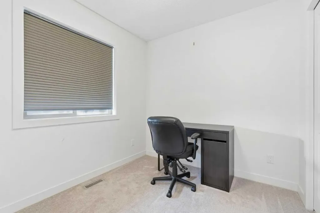 328 Bayview Street SW Airdrie AB T4B5G3