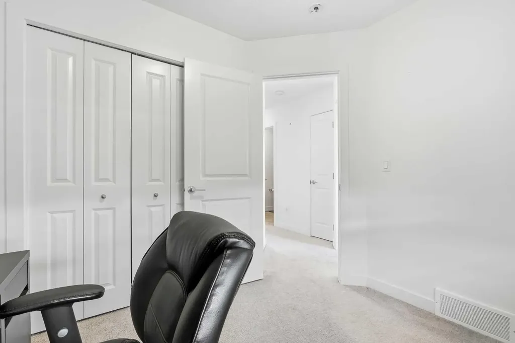 328 Bayview Street SW Airdrie AB T4B5G3