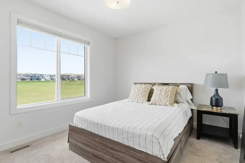 328 Bayview Street SW Airdrie AB T4B5G3