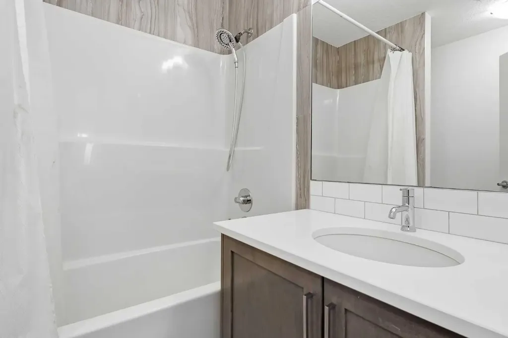 328 Bayview Street SW Airdrie AB T4B5G3