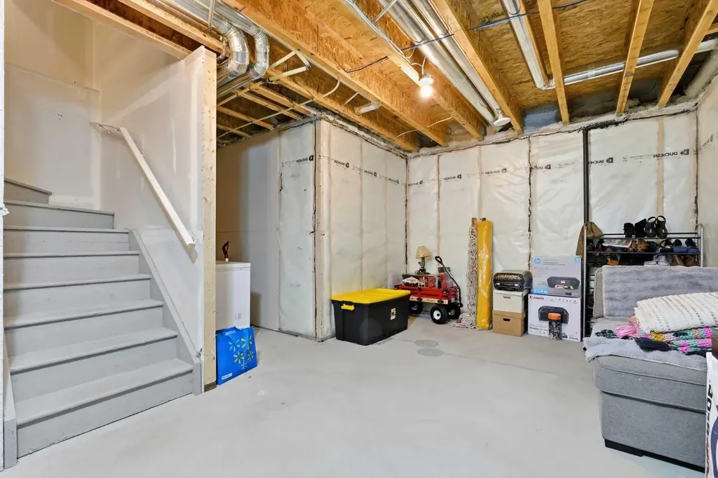 328 Bayview Street SW Airdrie AB T4B5G3