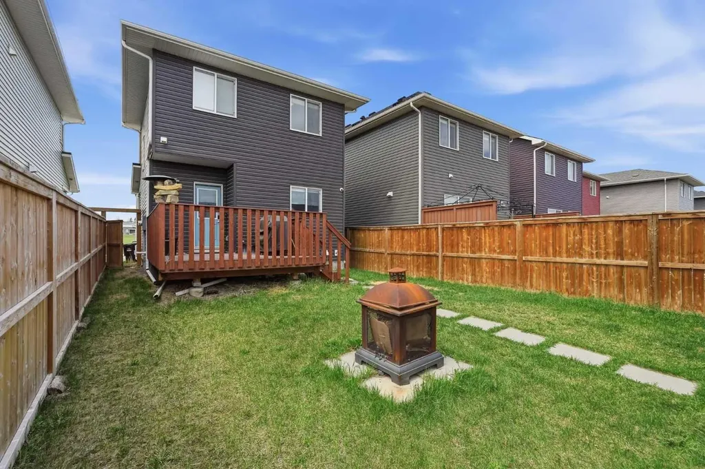 328 Bayview Street SW Airdrie AB T4B5G3