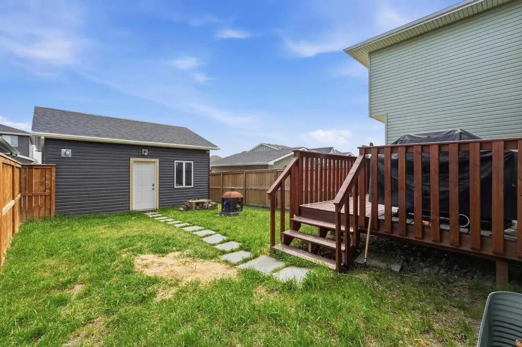 328 Bayview Street SW Airdrie AB T4B5G3