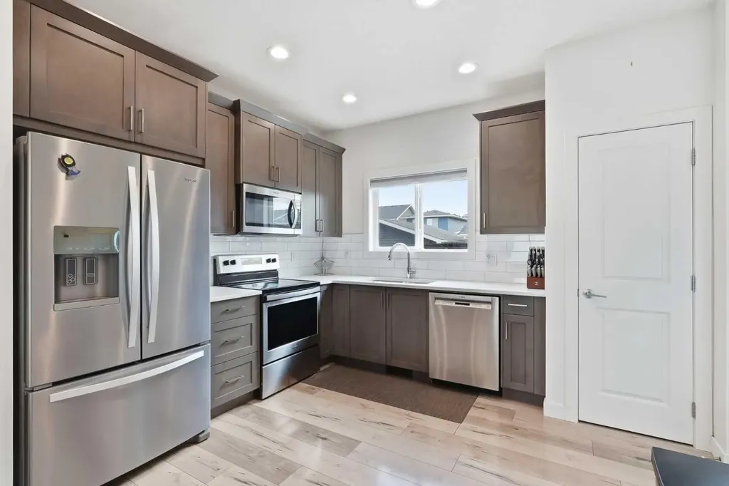 328 Bayview Street SW Airdrie AB T4B5G3
