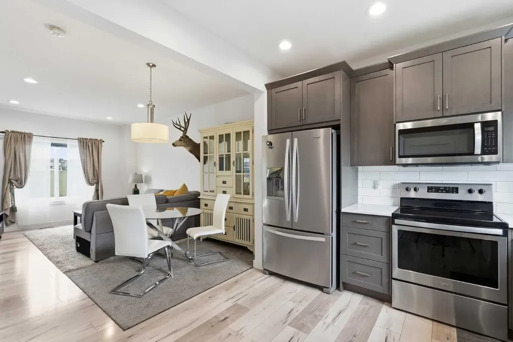 328 Bayview Street SW Airdrie AB T4B5G3