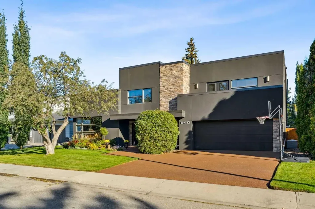 640 Willoughby Crescent SE Calgary AB T2J 2A1