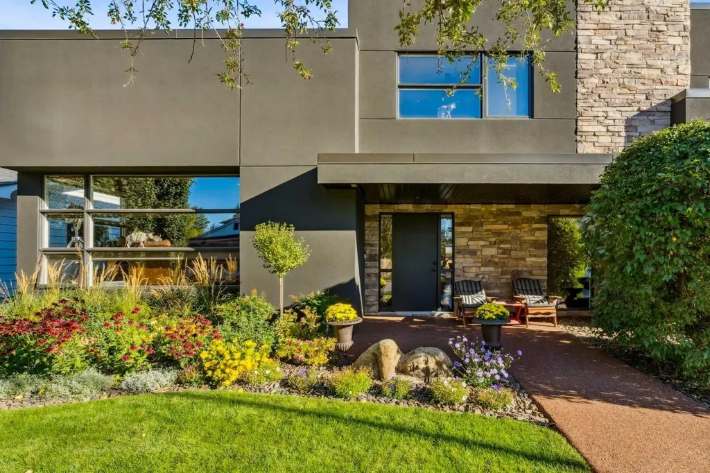 640 Willoughby Crescent SE Calgary AB T2J 2A1