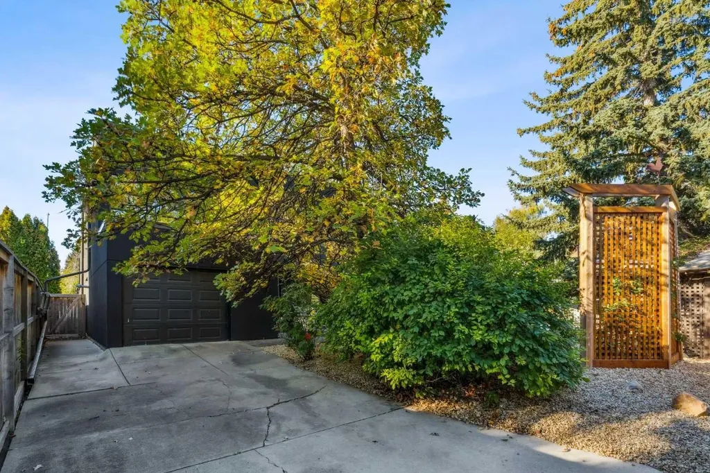 640 Willoughby Crescent SE Calgary AB T2J 2A1