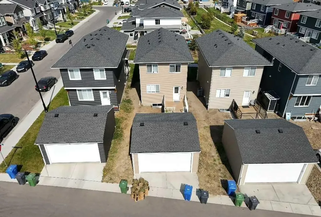 106 Dawson Harbour Grove Chestermere AB T1X 2S4