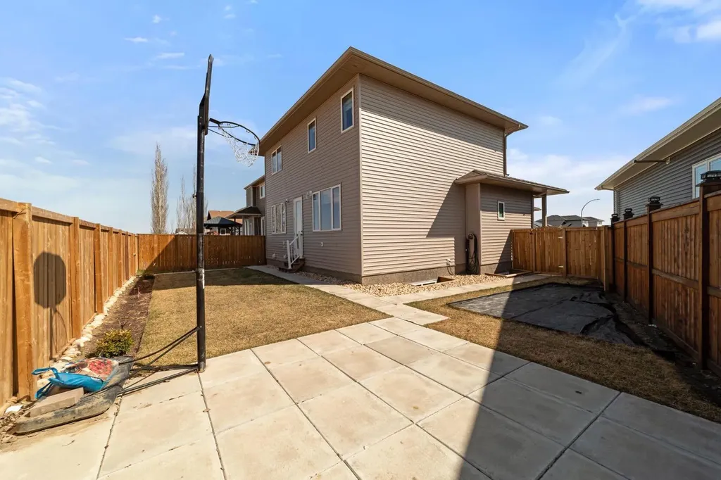 3702 76 Street Camrose AB T4V5E3