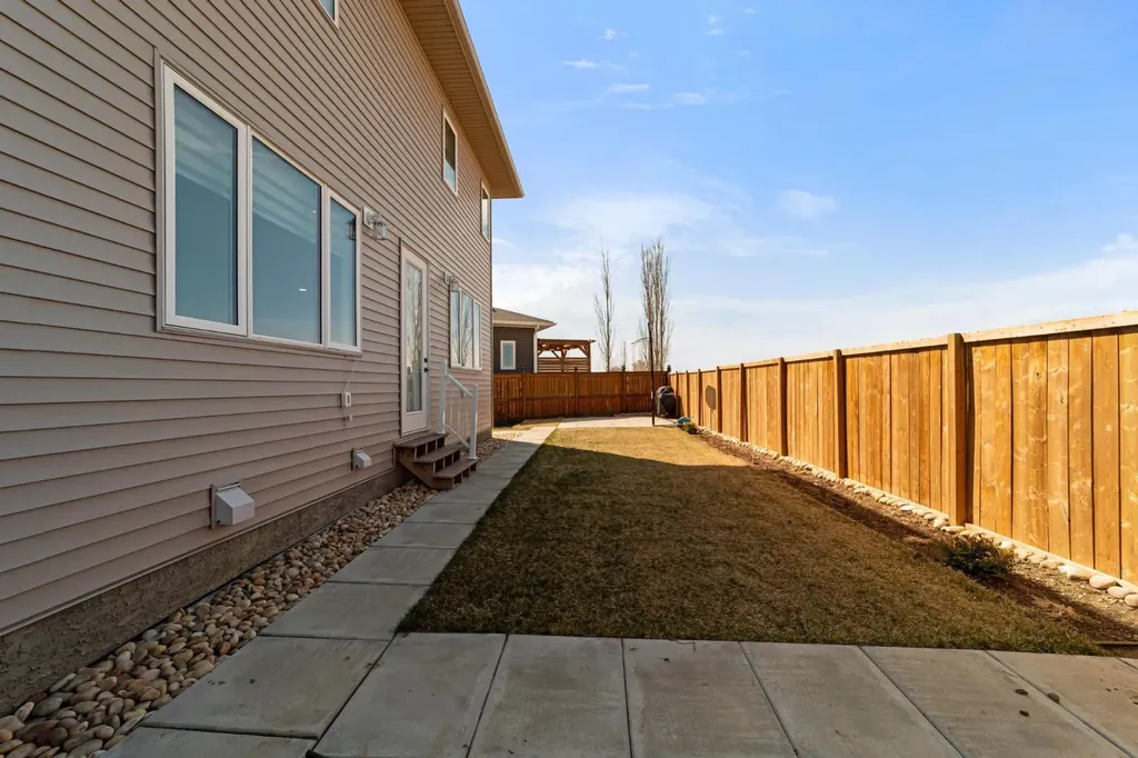 3702 76 Street Camrose AB T4V5E3