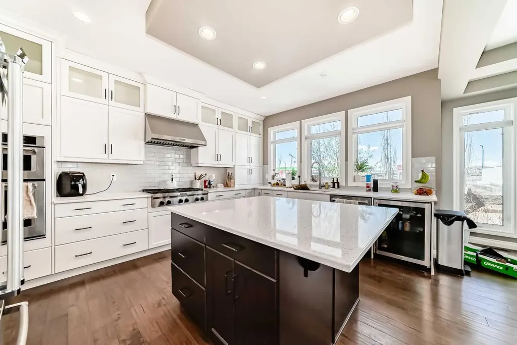 7 Westland Manor SW Calgary AB T3H 0W2
