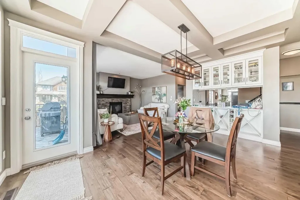7 Westland Manor SW Calgary AB T3H 0W2