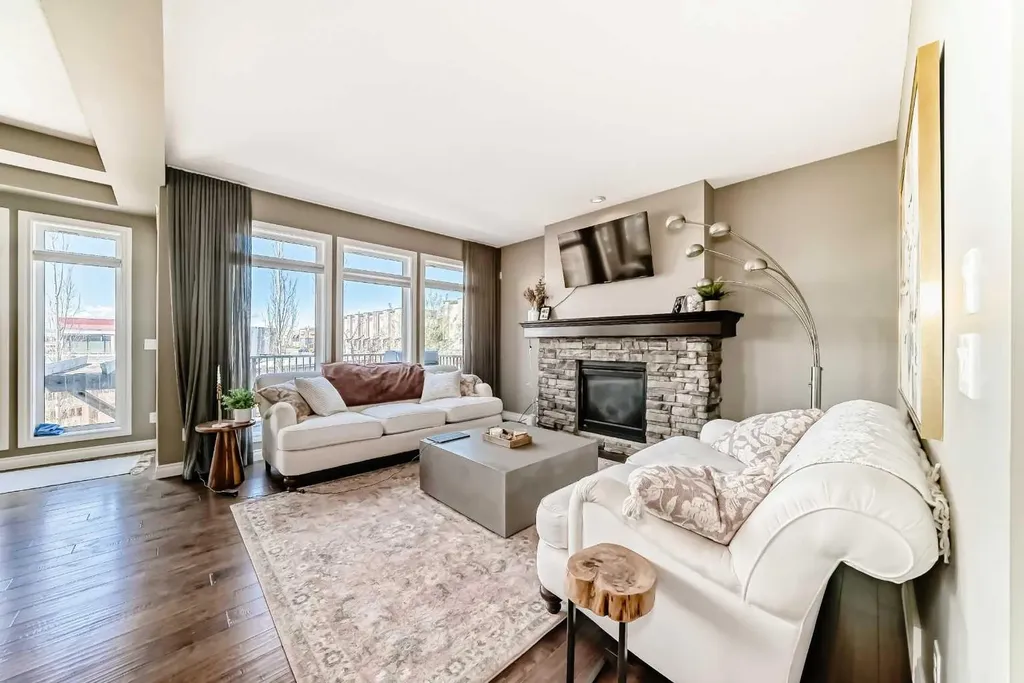 7 Westland Manor SW Calgary AB T3H 0W2
