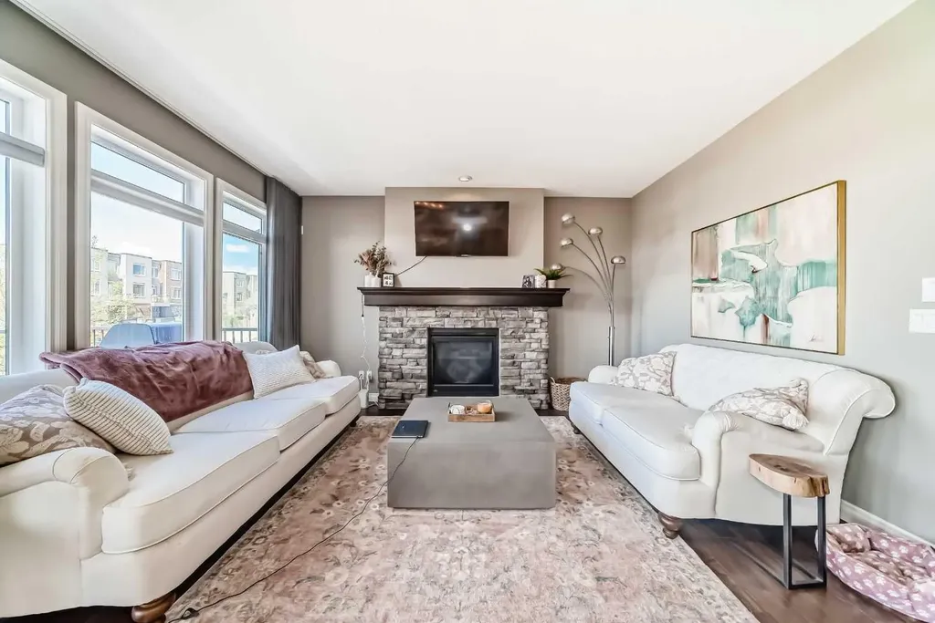 7 Westland Manor SW Calgary AB T3H 0W2