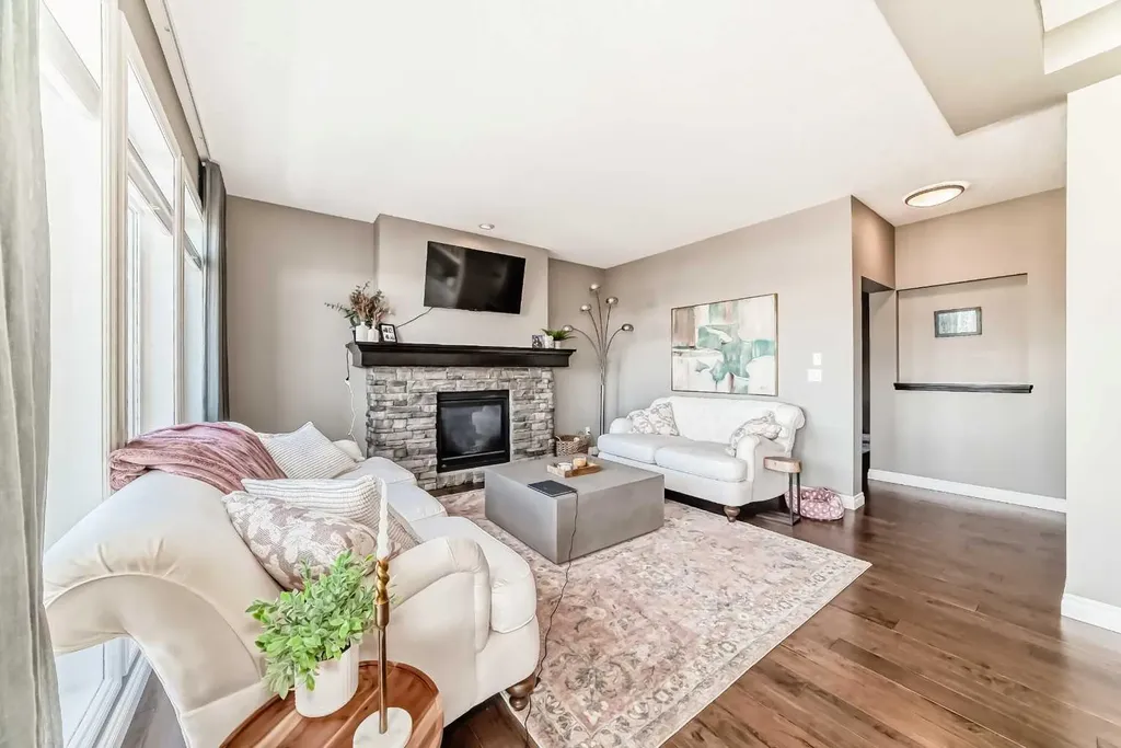 7 Westland Manor SW Calgary AB T3H 0W2