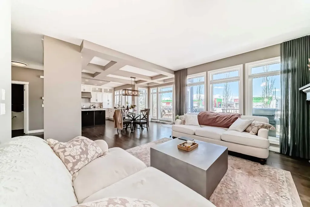7 Westland Manor SW Calgary AB T3H 0W2