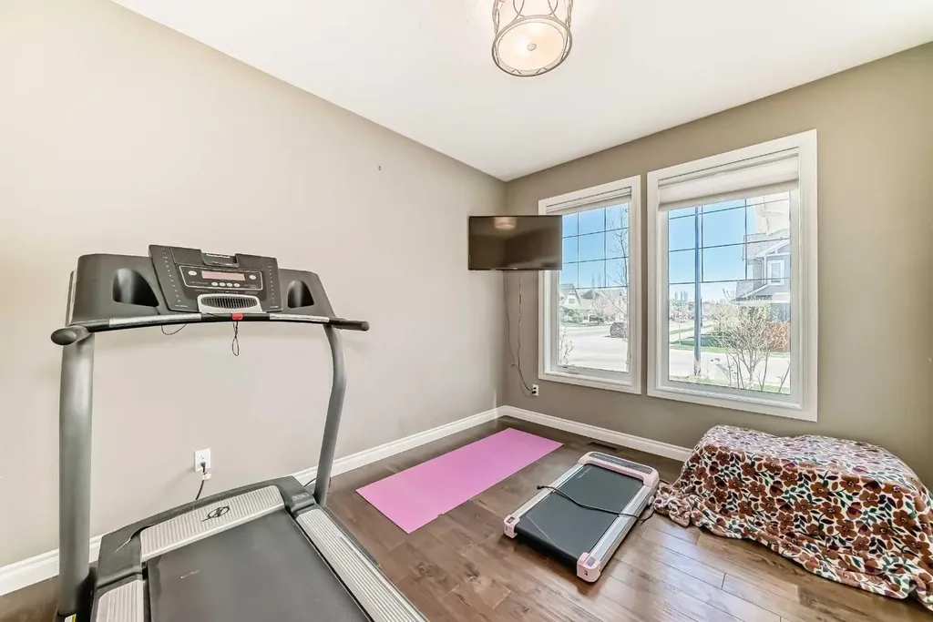 7 Westland Manor SW Calgary AB T3H 0W2