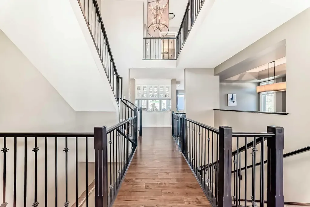 7 Westland Manor SW Calgary AB T3H 0W2