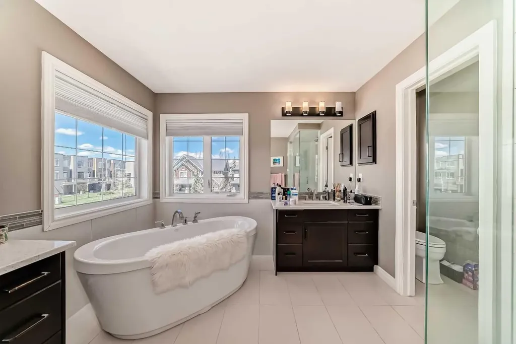 7 Westland Manor SW Calgary AB T3H 0W2