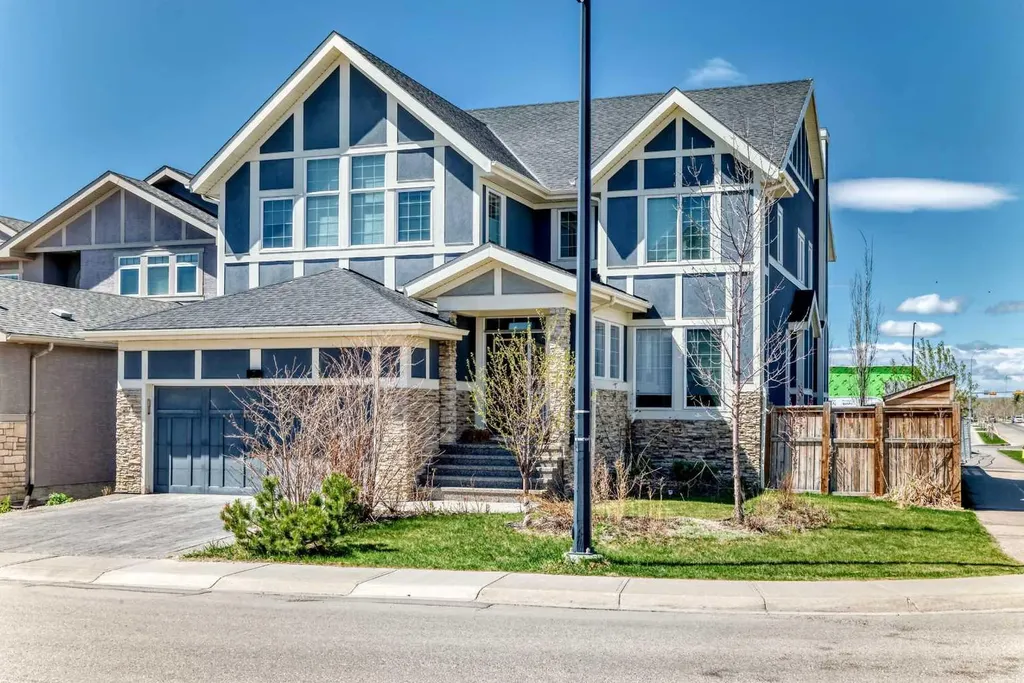 7 Westland Manor SW Calgary AB T3H 0W2
