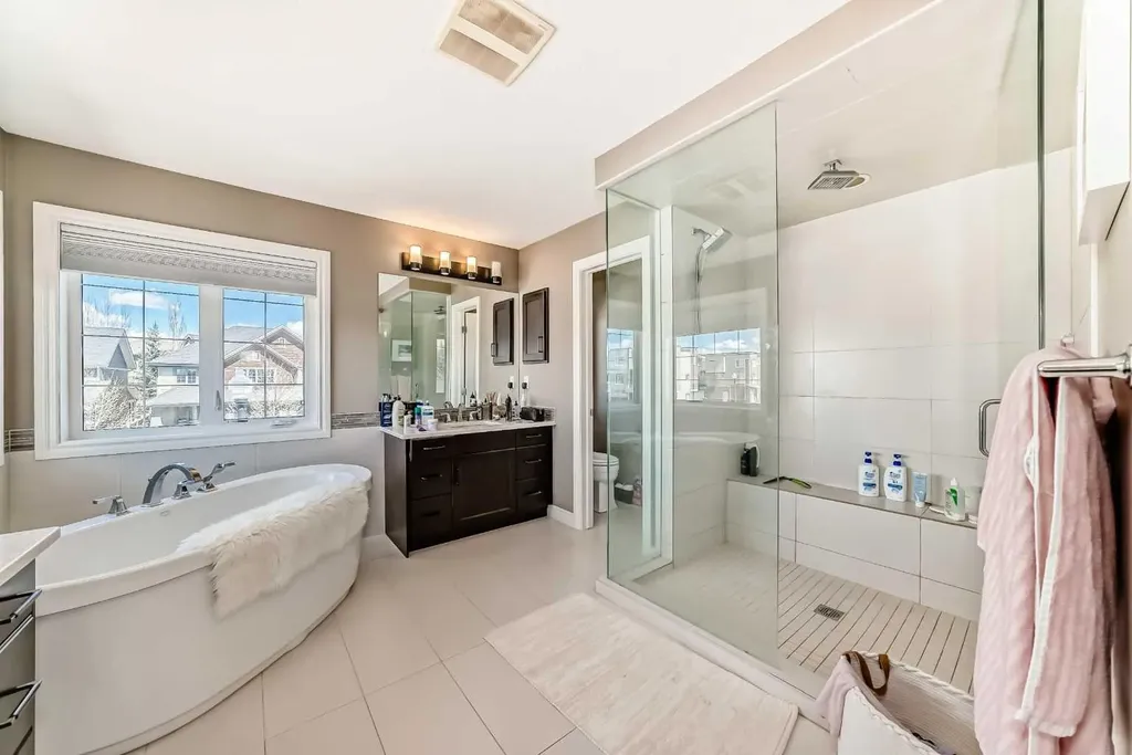 7 Westland Manor SW Calgary AB T3H 0W2