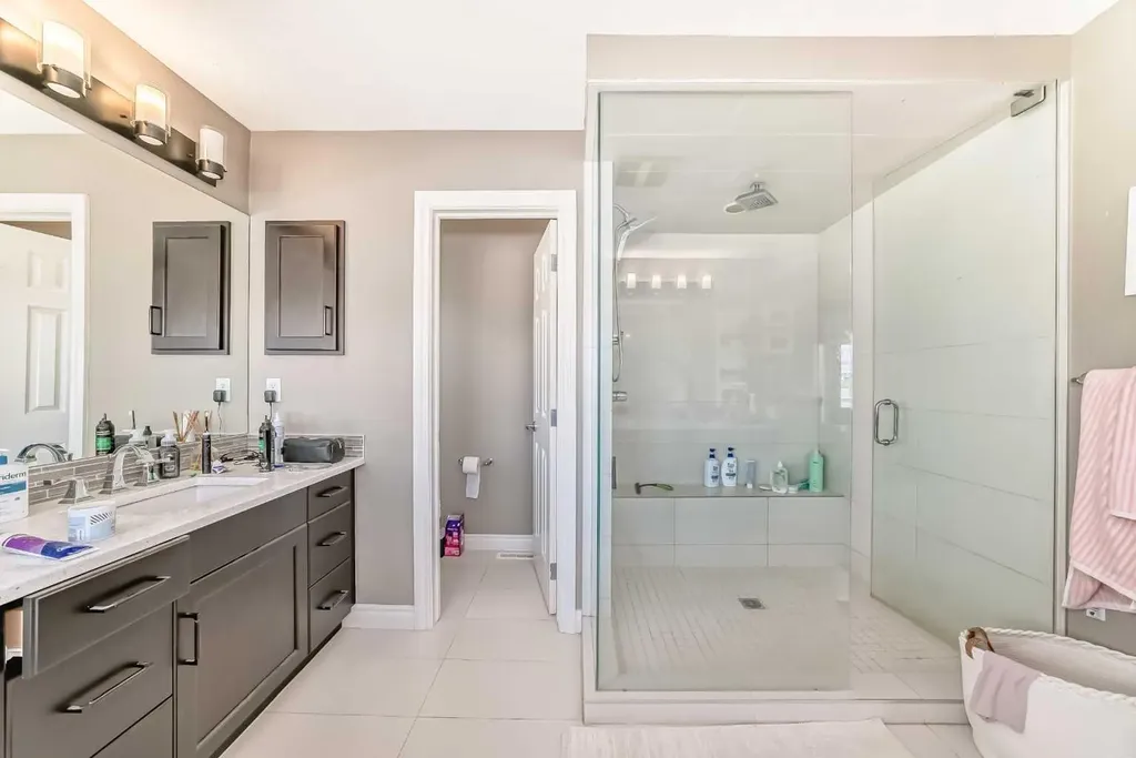 7 Westland Manor SW Calgary AB T3H 0W2