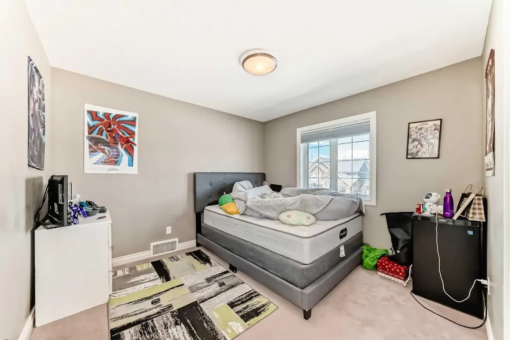 7 Westland Manor SW Calgary AB T3H 0W2
