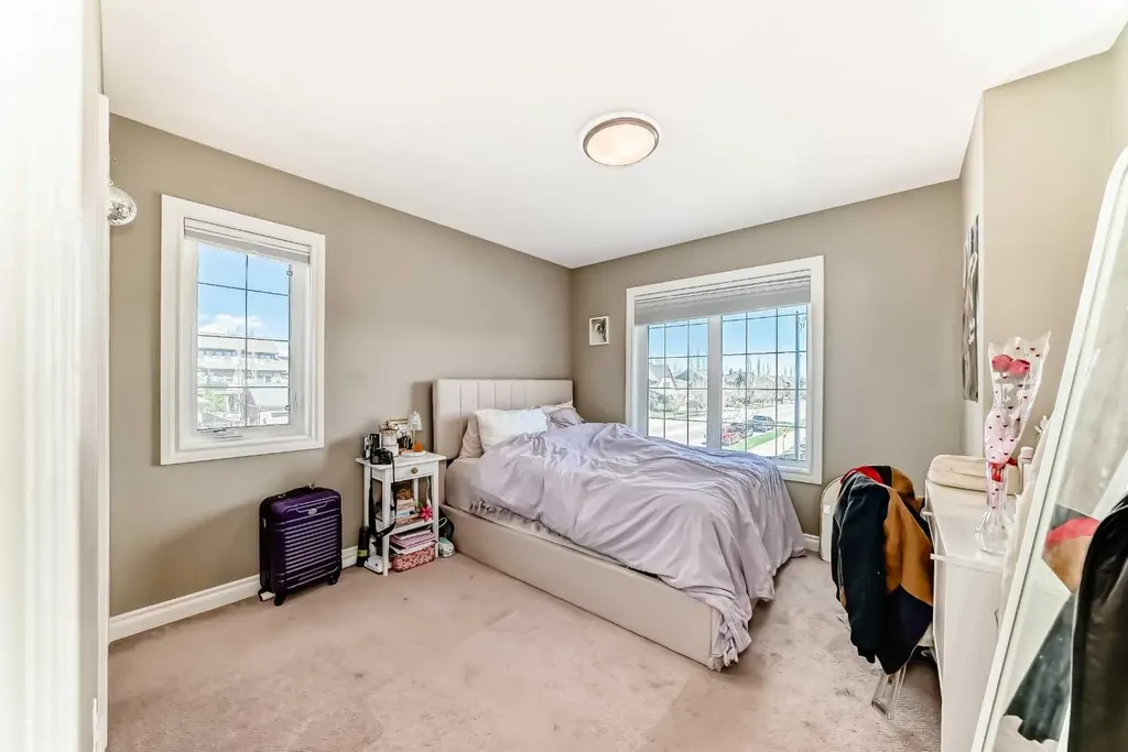 7 Westland Manor SW Calgary AB T3H 0W2