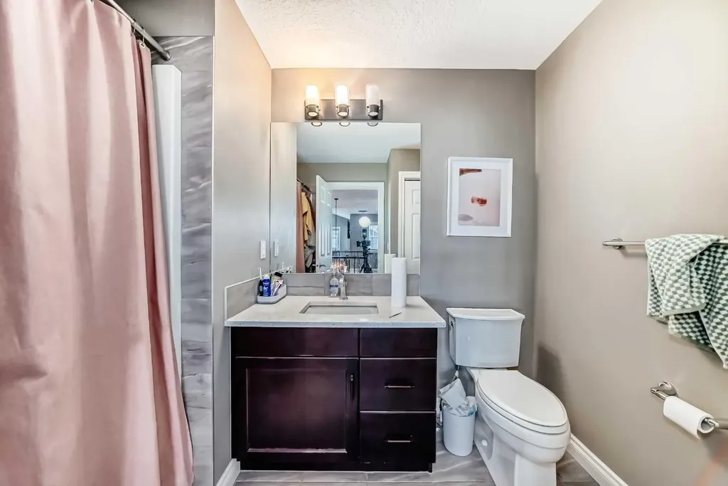 7 Westland Manor SW Calgary AB T3H 0W2