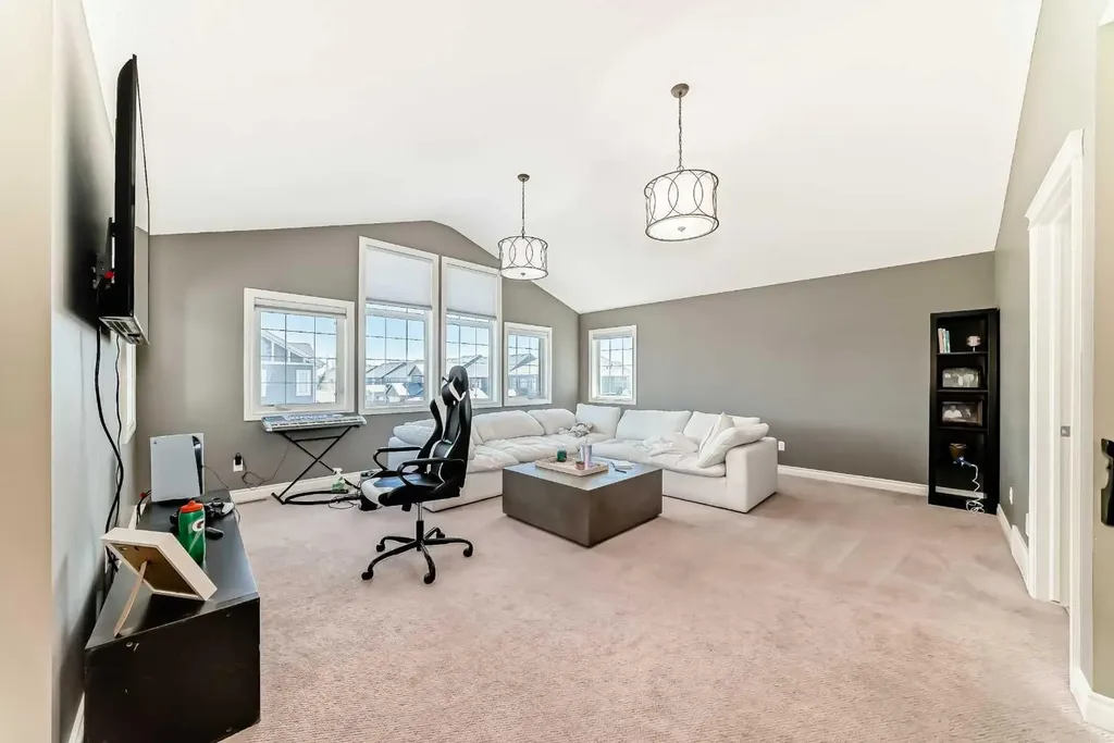 7 Westland Manor SW Calgary AB T3H 0W2